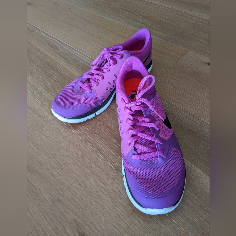 Nike women's athletic shoes